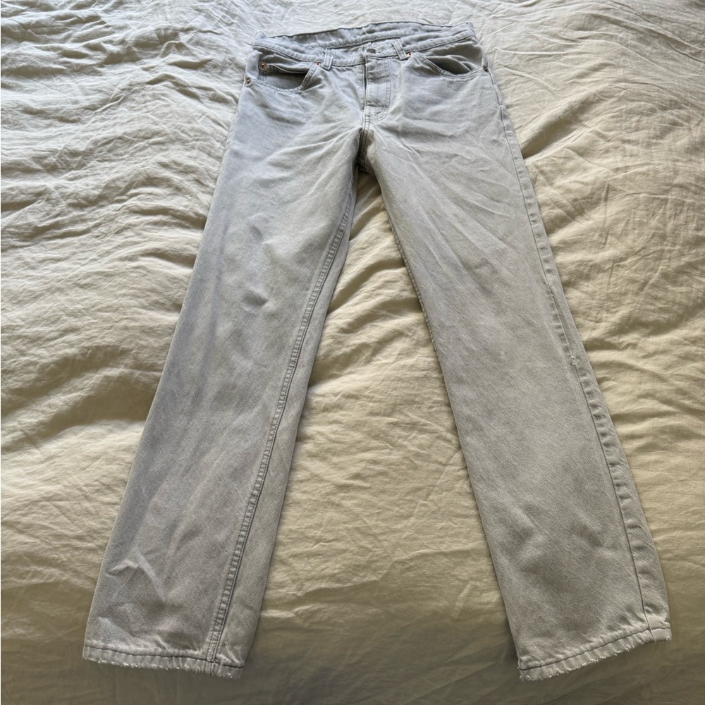 Light wash grey Levis 31x32 (on the small side)